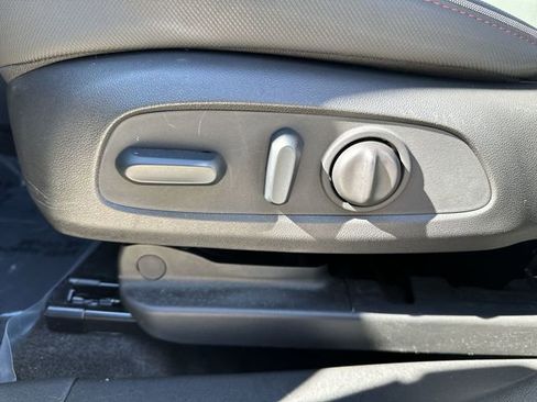 Used 2023 Chevrolet TrailBlazer RS w/ Sun and Liftgate Package image 17