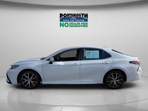 Used 2023 Toyota Camry SE FWD image 2