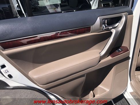 Used 2016 Lexus GX 460 w/ Premium Package image 16