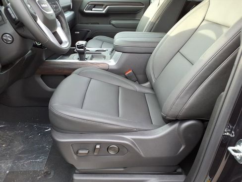 New 2026 GMC Sierra 1500 SLT image 13