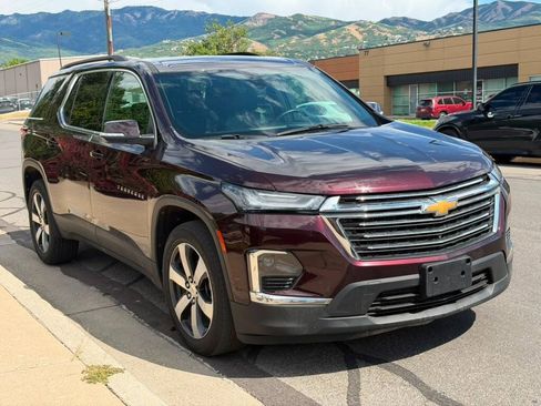 Used 2023 Chevrolet Traverse LT w/ LT Premium Package AWD/4WD image 6