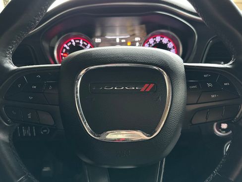 Used 2018 Dodge Challenger SXT image 29