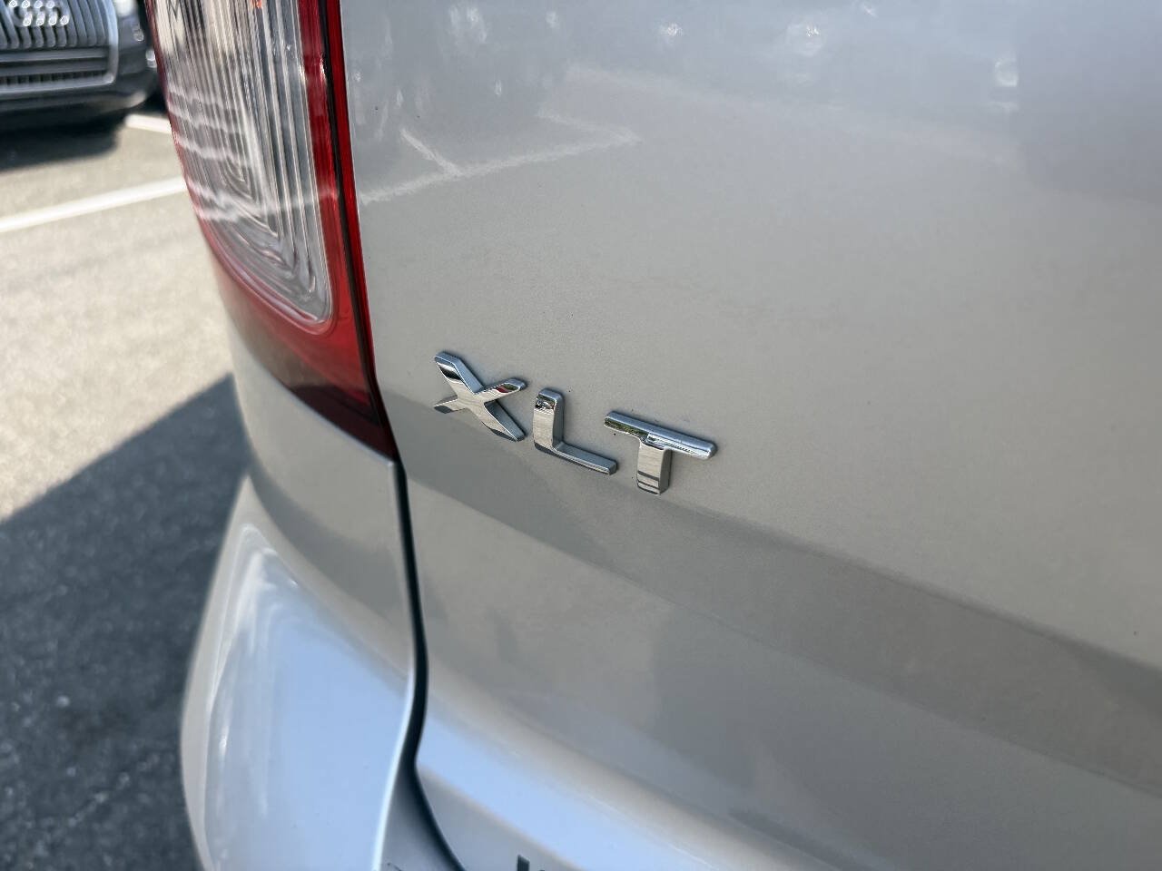 Used 2014 Ford Explorer XLT w/ Equipment Group 201A AWD/4WD image 12