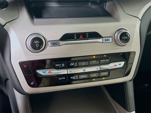 Used 2023 Ford Explorer XLT w/ Equipment Group 202A image 15