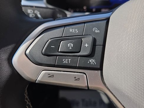 Used 2025 Volkswagen Taos SE image 24