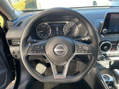 Used 2025 Nissan Sentra SV image 27
