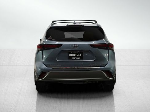 Used 2024 Toyota Highlander Platinum image 4