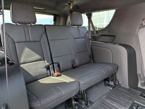 New 2026 Chevrolet Suburban RST image 41