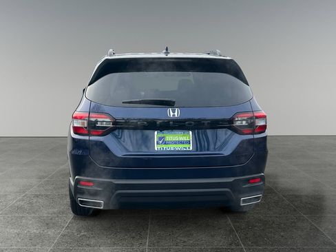 Used 2025 Honda Pilot Sport image 6