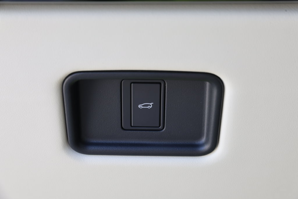 New 2026 Land Rover Range Rover SE AWD/4WD image 17