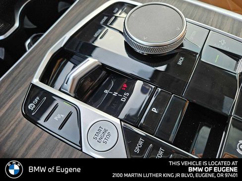 Used 2023 BMW X7 xDrive40i w/ Parking Assistance Package image 30