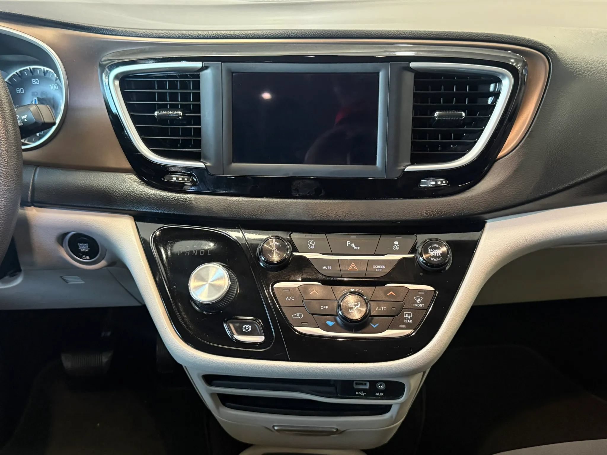 Used 2018 Chrysler Pacifica Touring Plus w/ Tire & Wheel Group FWD image 51