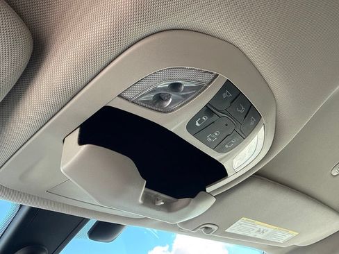 Used 2020 Chrysler Pacifica Touring-L FWD image 23