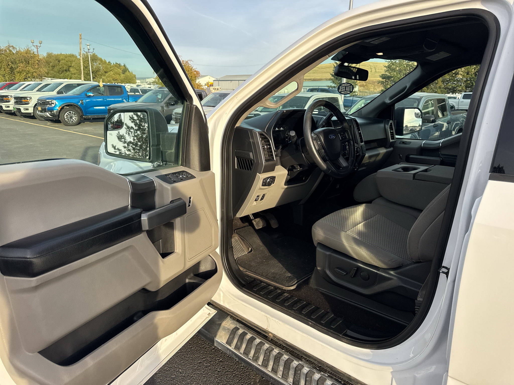 Used 2019 Ford F150 XLT w/ Equipment Group 302A Luxury AWD/4WD image 10