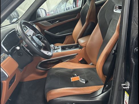 Used 2023 Jaguar F-PACE SVR image 6