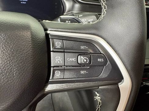 Used 2023 Jeep Grand Cherokee L Laredo AWD/4WD image 27