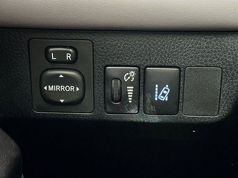 Used 2018 Toyota RAV4 XLE AWD/4WD image 10