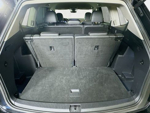 Used 2025 Volkswagen Atlas SE image 28