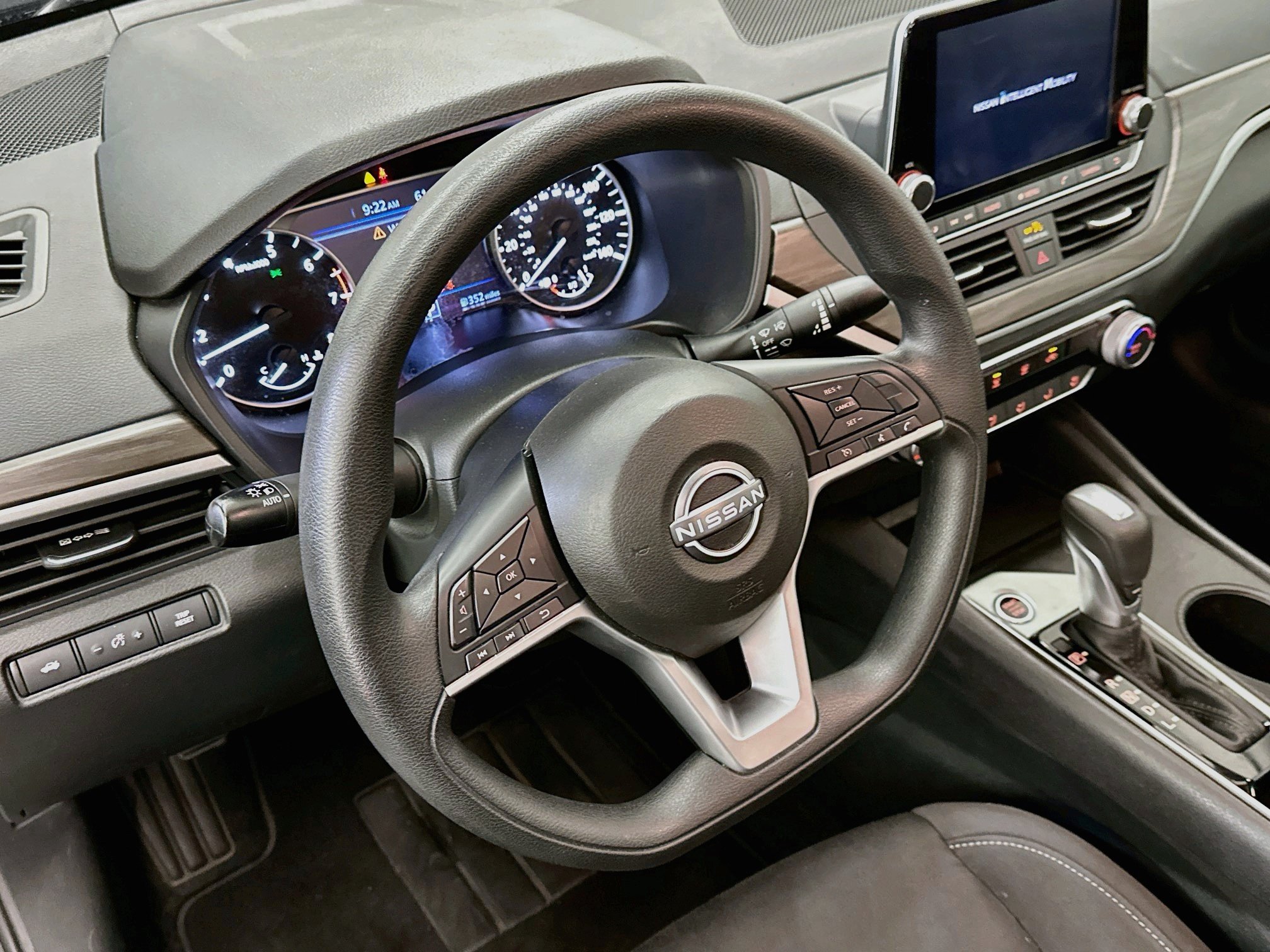 Used 2025 Nissan Altima 2.5 SV FWD image 18