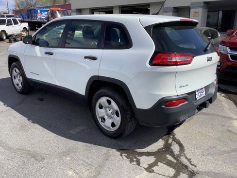 Used 2017 Jeep Cherokee Sport w/ Trailer Tow Group image 15