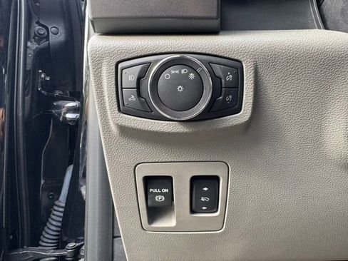 Used 2018 Ford F150 XLT w/ Equipment Group 302A Luxury AWD/4WD image 25