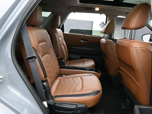 Used 2024 Nissan Pathfinder Platinum AWD/4WD image 44