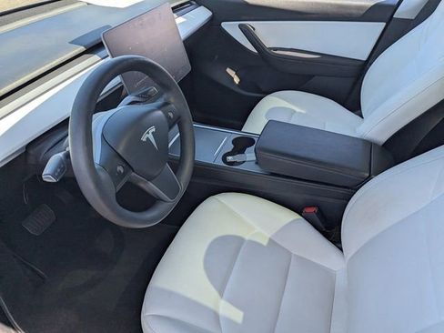 Used 2021 Tesla Model Y Long Range image 21