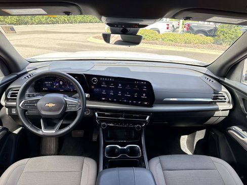 Used 2026 Chevrolet Traverse LT w/ Driver Confidence Package FWD image 13