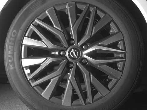 Used 2025 Nissan Altima 2.5 SV FWD image 15