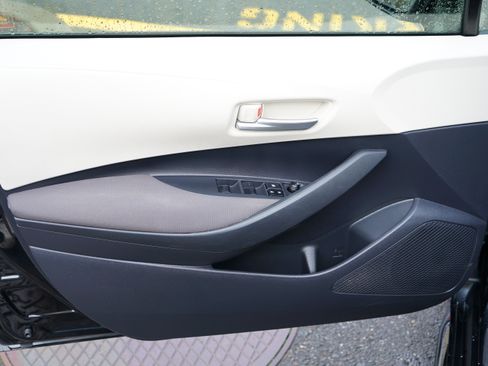 Used 2020 Toyota Corolla LE image 18