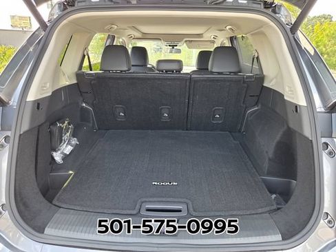 Used 2025 Nissan Rogue SV w/ SV Premium Package FWD image 16