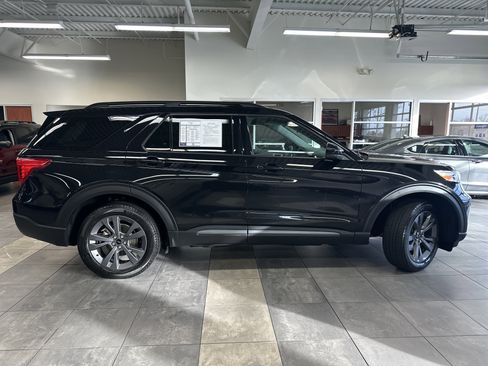 Used 2023 Ford Explorer XLT w/ Equipment Group 202A image 12