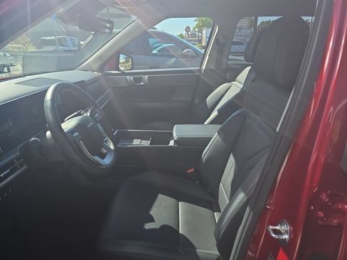Used 2025 Hyundai Santa Fe SEL FWD image 9