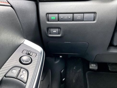 Used 2025 Nissan Sentra SR w/ SR Premium Package FWD image 33
