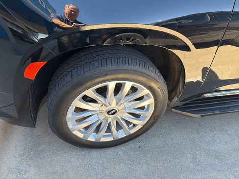 Used 2024 Cadillac Escalade Luxury image 5