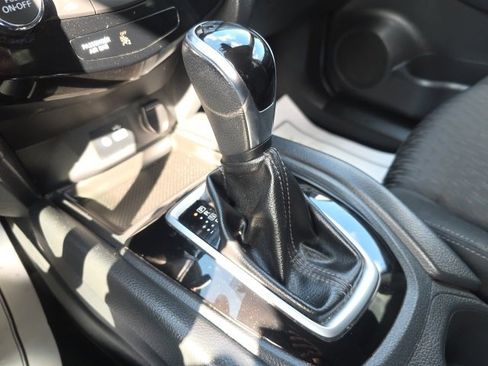 Used 2019 Nissan Rogue SV image 29