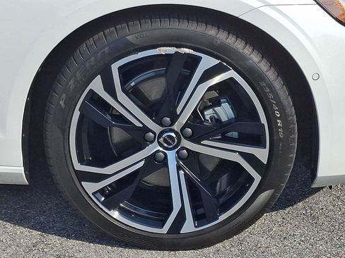 Certified 2025 Volvo S60 B5 Plus AWD/4WD image 8