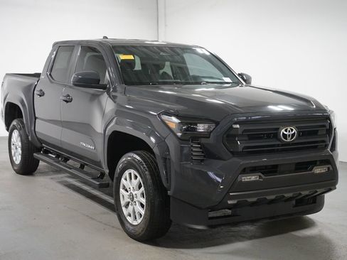 Certified 2024 Toyota Tacoma SR5 image 3