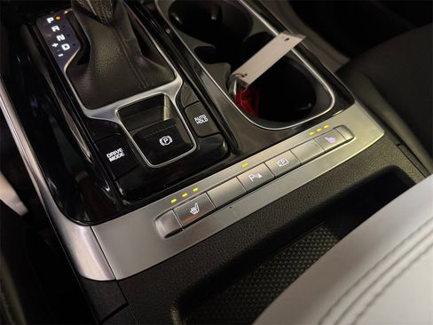 Certified 2022 Kia Carnival EX image 30