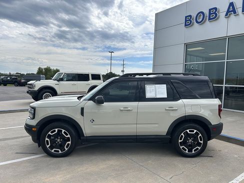 Used 2024 Ford Bronco Sport Outer Banks w/ Tech Package AWD/4WD image 2