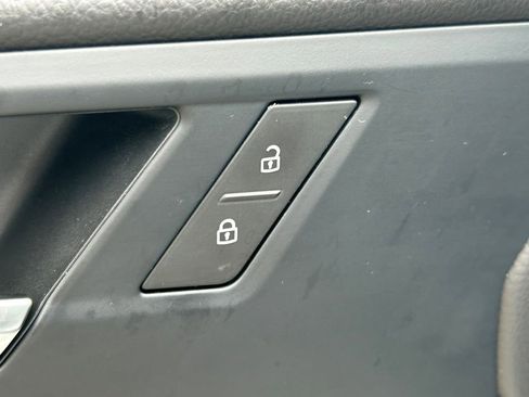 Used 2025 Volkswagen Jetta SE FWD image 24