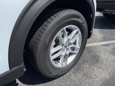 New 2025 Ford Explorer Active image 9