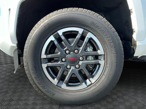 Used 2025 Toyota Tacoma TRD Sport image 12