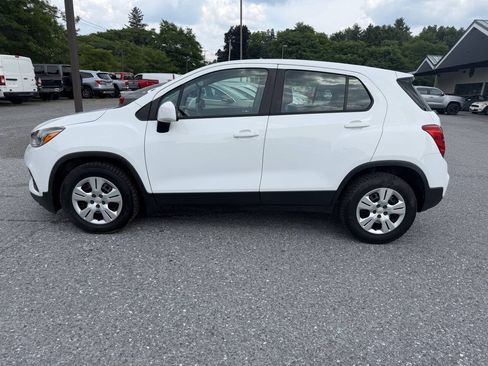 Used 2017 Chevrolet Trax LS FWD image 2