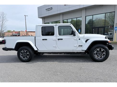 New 2026 Jeep Gladiator Sport image 4