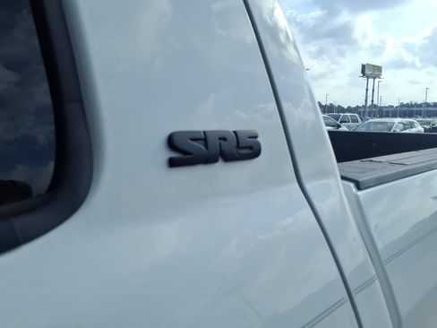 Used 2016 Toyota Tundra SR5 w/ SR5 Upgrade Package AWD/4WD image 6