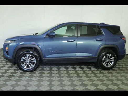 Used 2025 Chevrolet Equinox LT FWD image 13