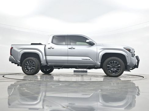 Used 2025 Toyota Tacoma SR5 AWD/4WD image 27