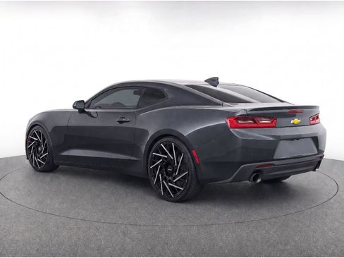 Used 2018 Chevrolet Camaro LT RWD image 3