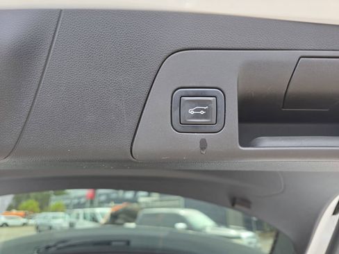 Used 2021 Buick Envision Essence w/ Technology Package I image 17